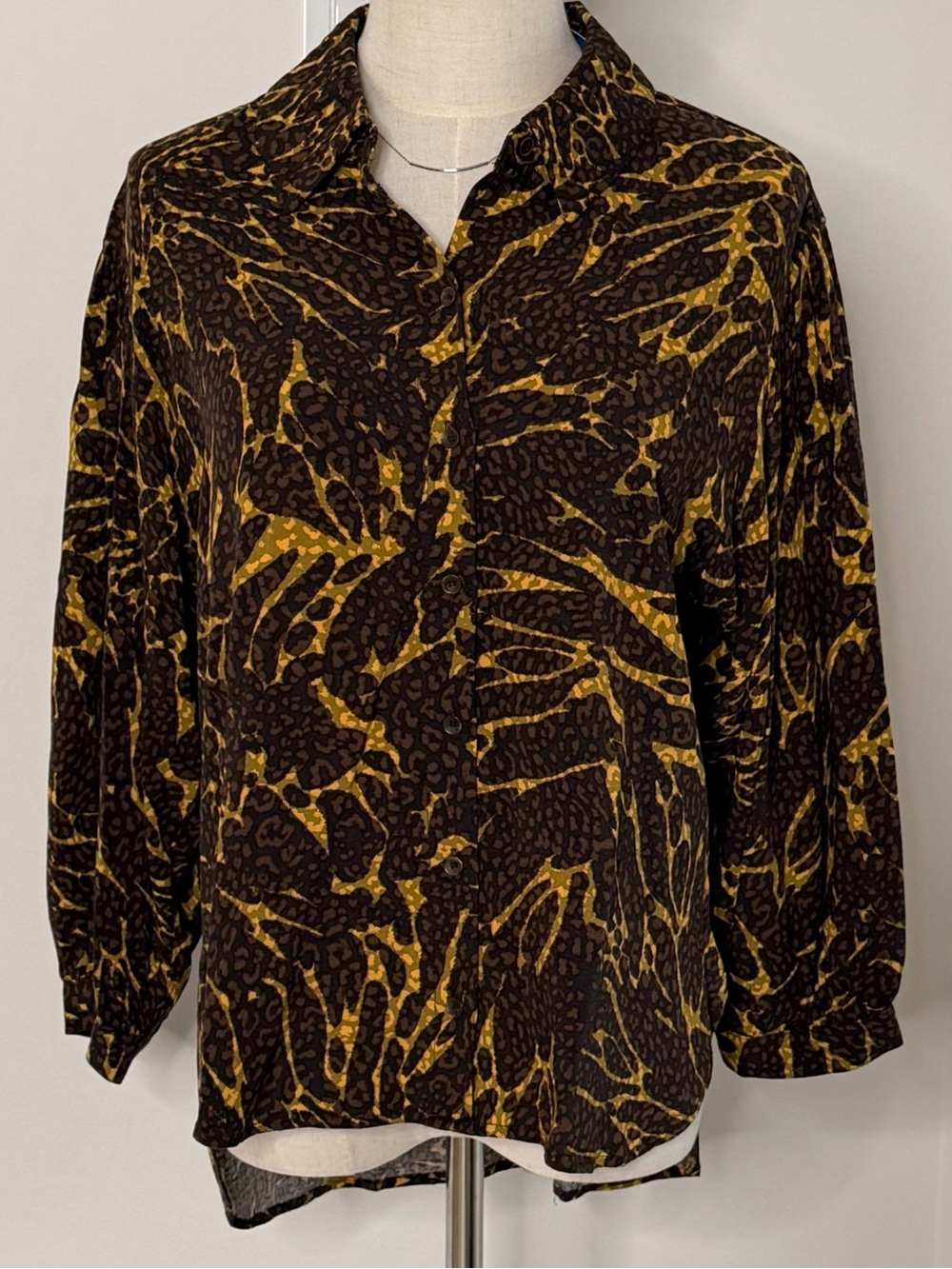 💛2 for $20-LAURE + MAX Printed Button Front Blouse | Size Small (0047) - Picture 2 of 12